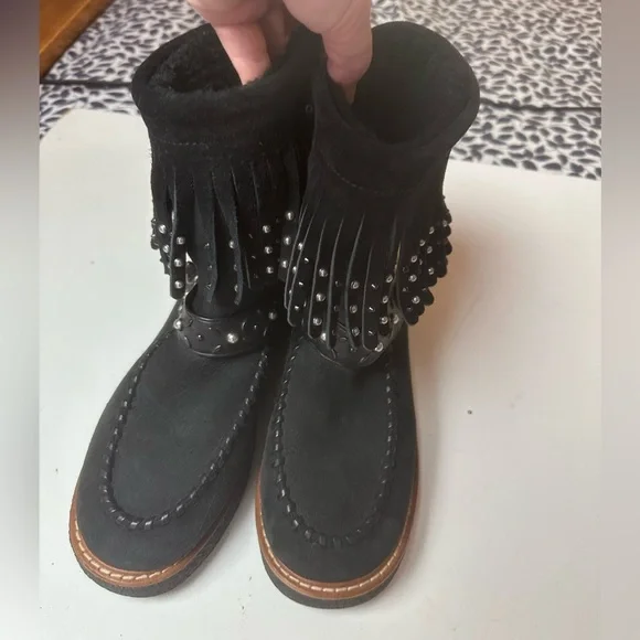 COACH ROCCASIN Black Fringe Silver Studded Suede Shearling Moccasin Boots NWOT 7 - Picture 8 of 15